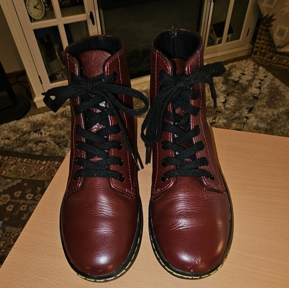 Dr. Martens Cute Burgandy Ankle Boots Size US 5